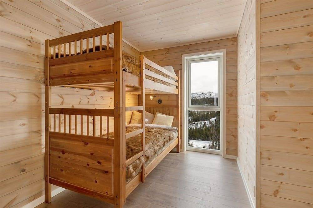 Modern cabin with fantastic view. Great hub for exploring Flåm, Voss, Hardanger in Voss