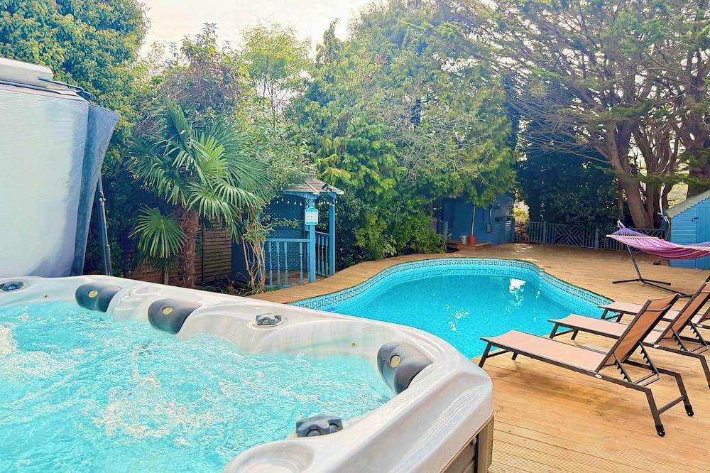 Palm House | Pool, Hot Tub | South Downs in Worthing, South Downs