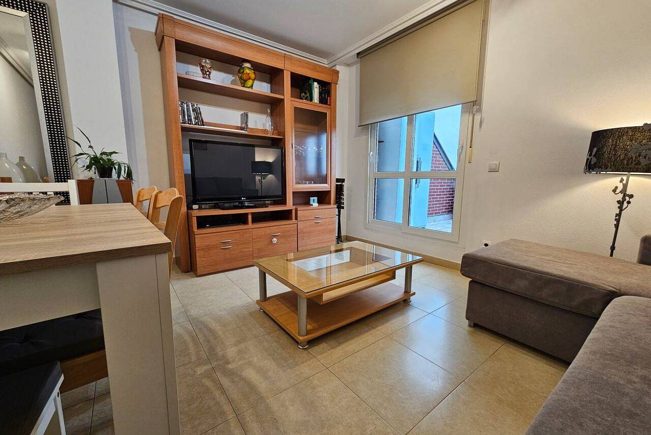 Apartamento entero, Acogedor Apartamento con Piscina Cerca de Atracciones in Bárcena de Cicero, Costa de Cantabria