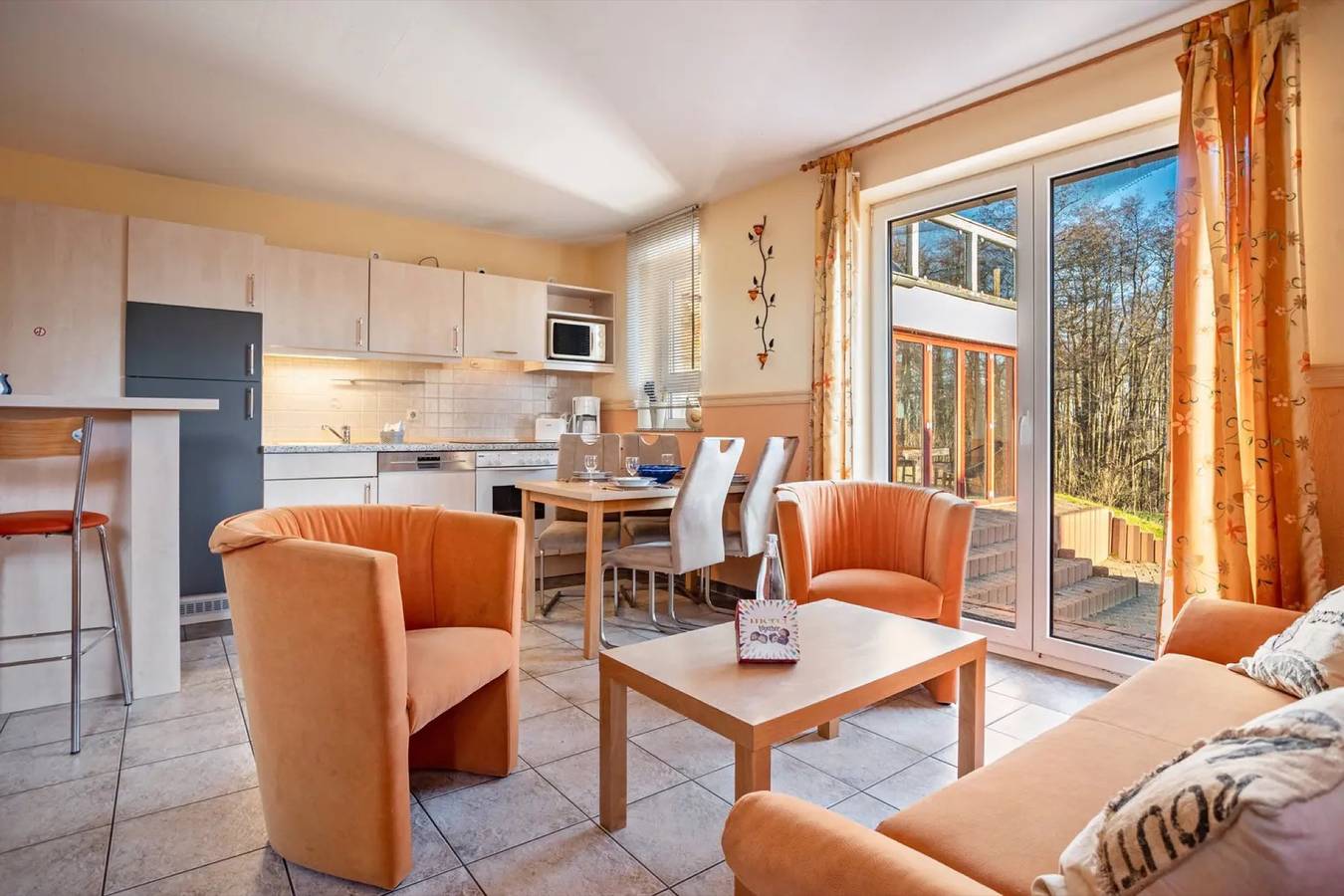 Ganze Wohnung, Ferienwohnung 'Schwalbennest' mit gemeinsamer Terrasse, gemeinsamem Garten und Wi-Fi in Buschvitz, Bergen auf Rügen und Umgebung