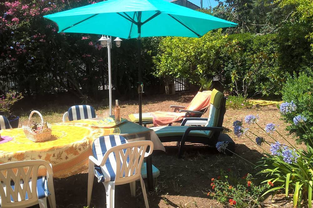 Rez-de-chaussée de villa, 2 pièces, 2 à 3 personnes in Hyeres, Parc national de Port-Cros