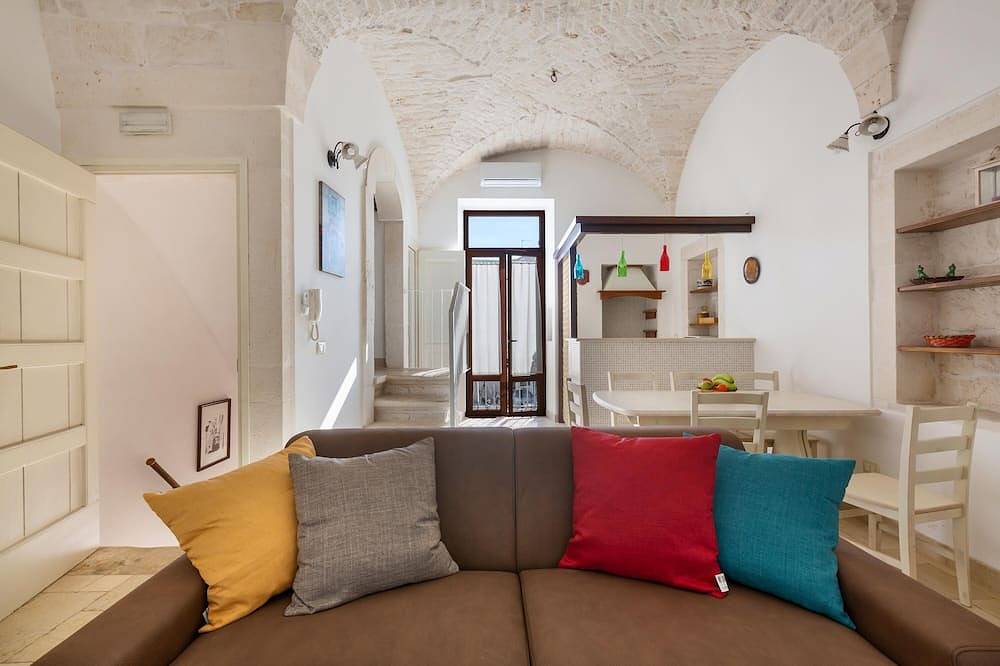 Entire apartment, Dimora Bellargo by Barbarhouse in Martina Franca, Taranto Province
