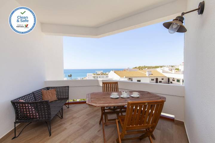 Apartamento para 4 personas, con Vistas al mar y Balcón en Luz