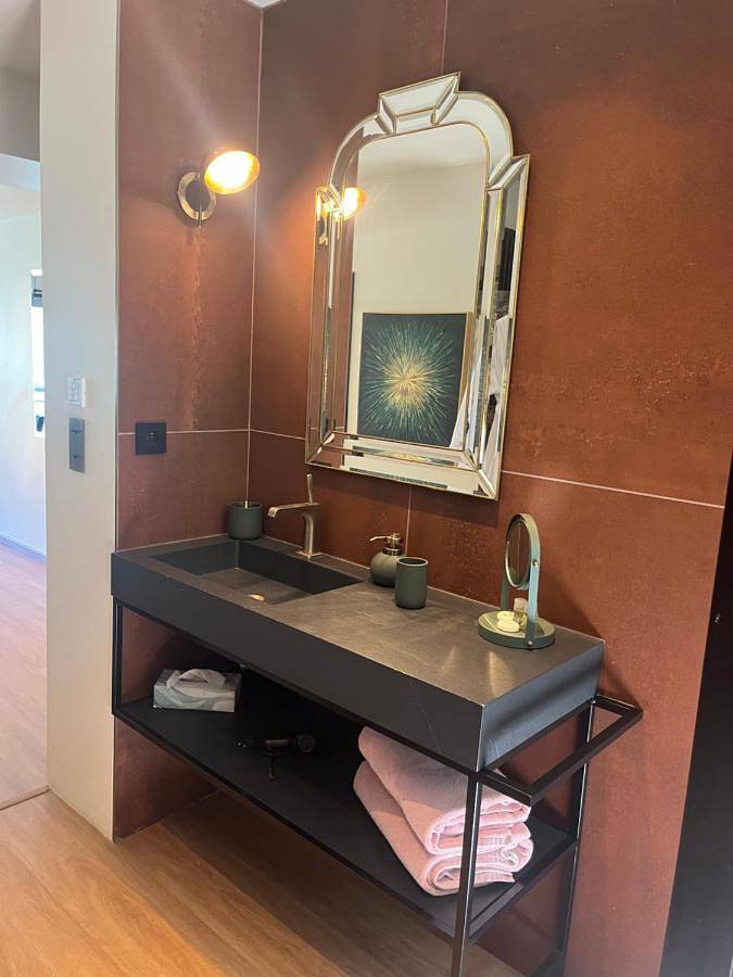 Gîte pour 2 personnes, avec vue et terrasse ainsi que sauna et vue sur le lac à Tresserve - 4