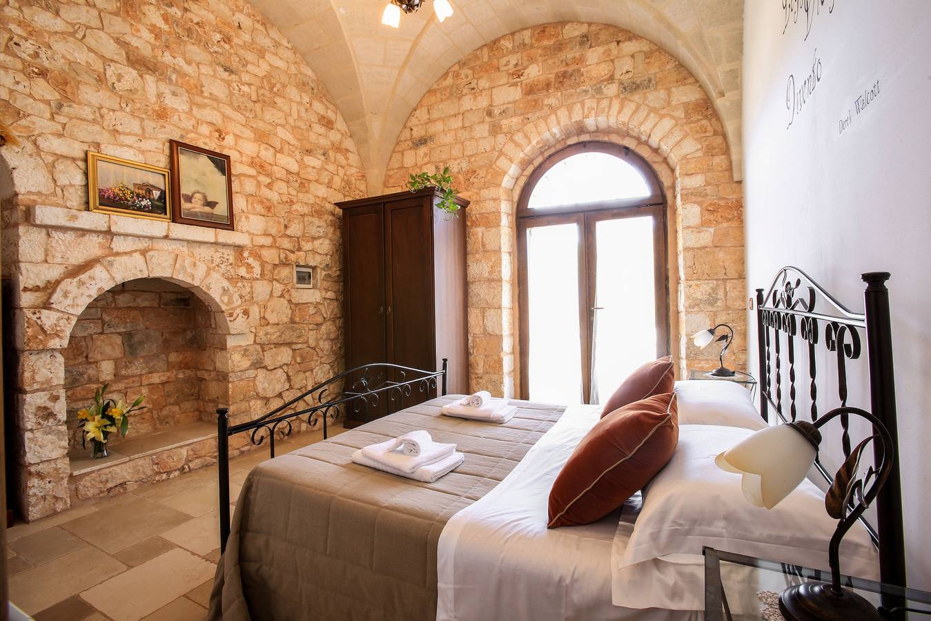 Trullo degli ulivi in San Michele Salentino, Salento