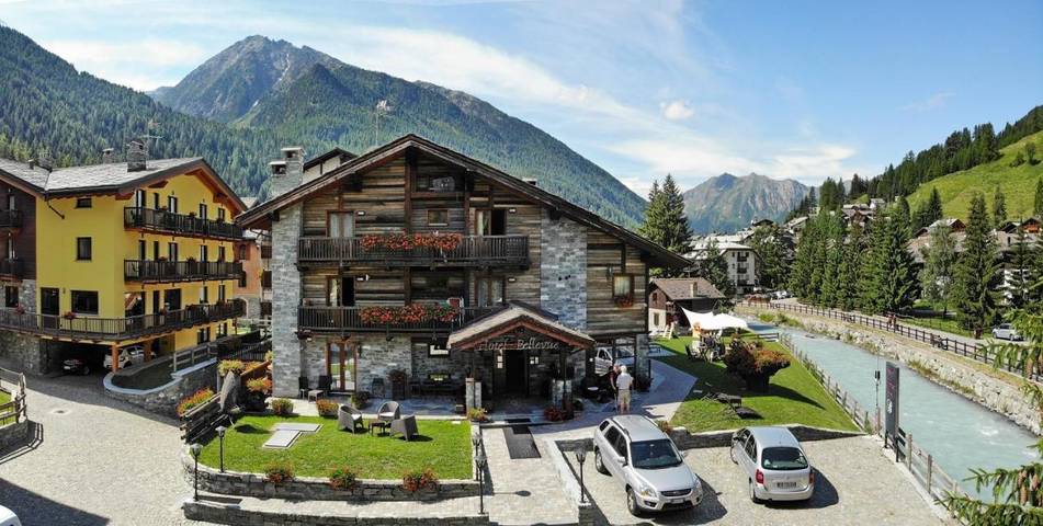 Hôtel pour 5 personnes, avec Balcon et Terrasse ainsi que Jacuzzi et Jardin à Champoluc