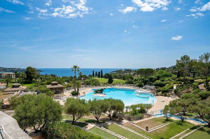 Gîte pour 4 personnes, avec jardin et piscine, animaux acceptés dans Port de Poussaï