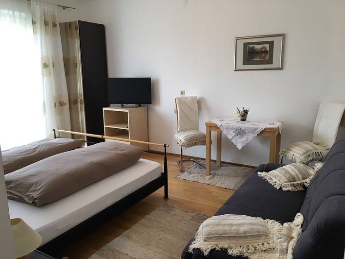 Ganze Wohnung, Ferien- und Winzerhof Ute Braun - Ferienstudio Vinzenz mit Balkon in Nordheim am Main, Fränkisches Weinland