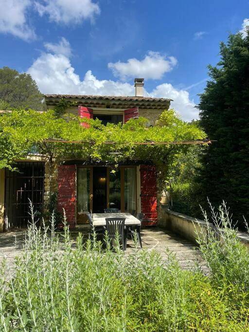 Maison Provençale avec piscine en bord de ruisseau in Lafare, Vaucluse
