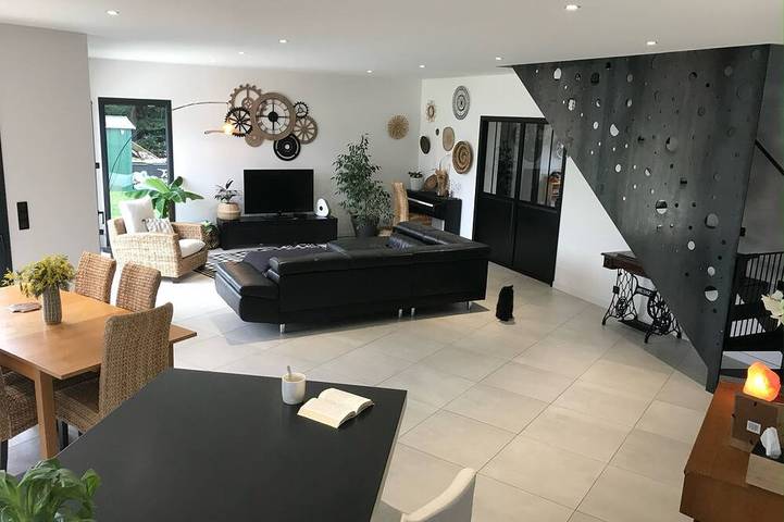Location de vacances pour 7 personnes, avec jardin et terrasse à Saint-Médard-en-Jalles - 4