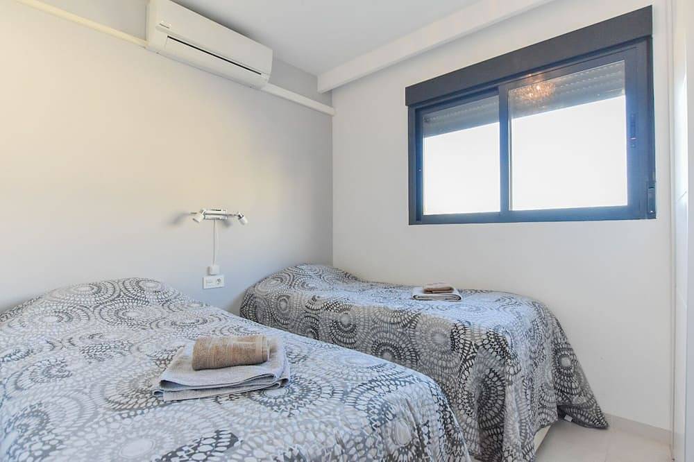 Entire apartment, La Zenia 2 Bed 2 Bath, Solarium, Jaccuzi, Bbq, Beaches, Golf in Colinas de la Zenia, Orihuela