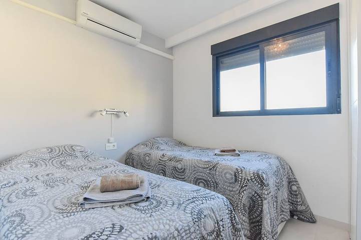 Entire apartment, La Zenia 2 Bed 2 Bath, Solarium, Jaccuzi, Bbq, Beaches, Golf in Colinas de la Zenia, Orihuela