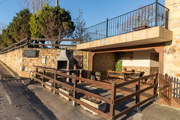 Entire apartment, Apartment 'Juntana 1' with Mountain View, Shared Terrace and Wi-Fi in Villacarriedo, Cordillera Cantábrica