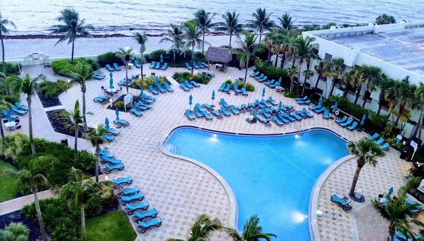 Beach rental for 6 people, with balcony and pool in Hollywood (FL)
