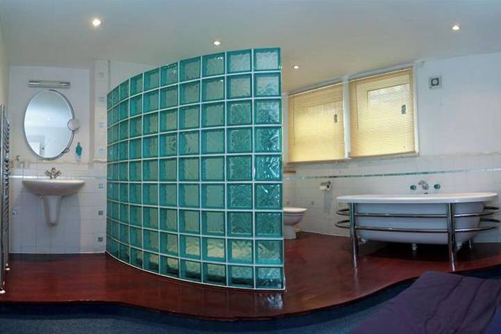 Entire apartment, Water's Edge - Sea Front Self Catering Apartment in the Heart of Swanage in Swanage, Dorset