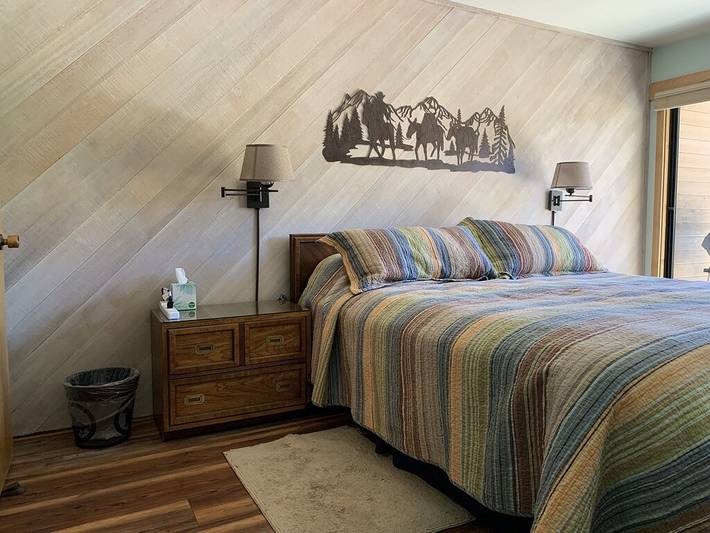 Vacation rental for 8 people, with sauna and yard as well as hot tub in Mammoth Mountain