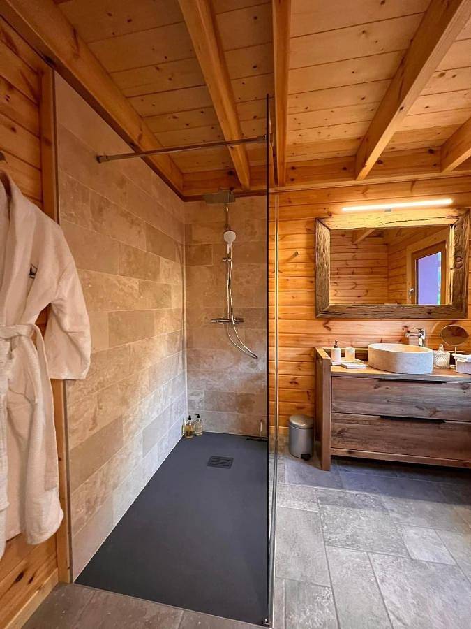 Chalet pour 4 personnes, avec jacuzzi et jardin à Rochesson - 2