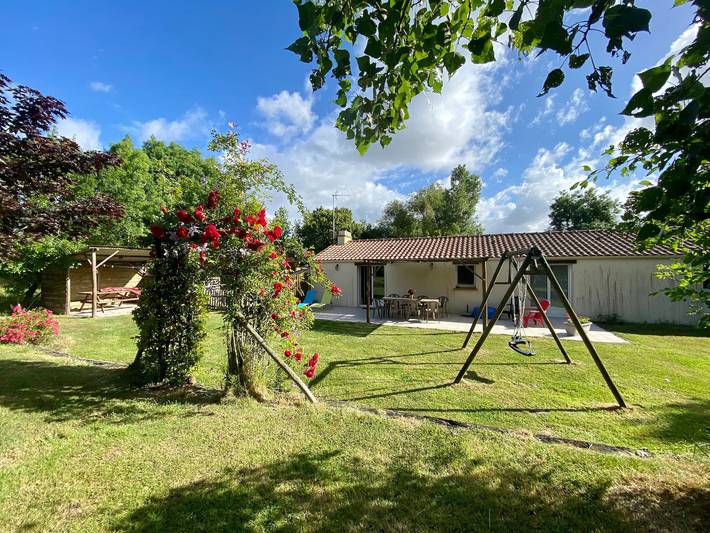 Gîte pour 6 personnes, avec Terrasse et Jardin à Saint-Étienne-de-Montluc