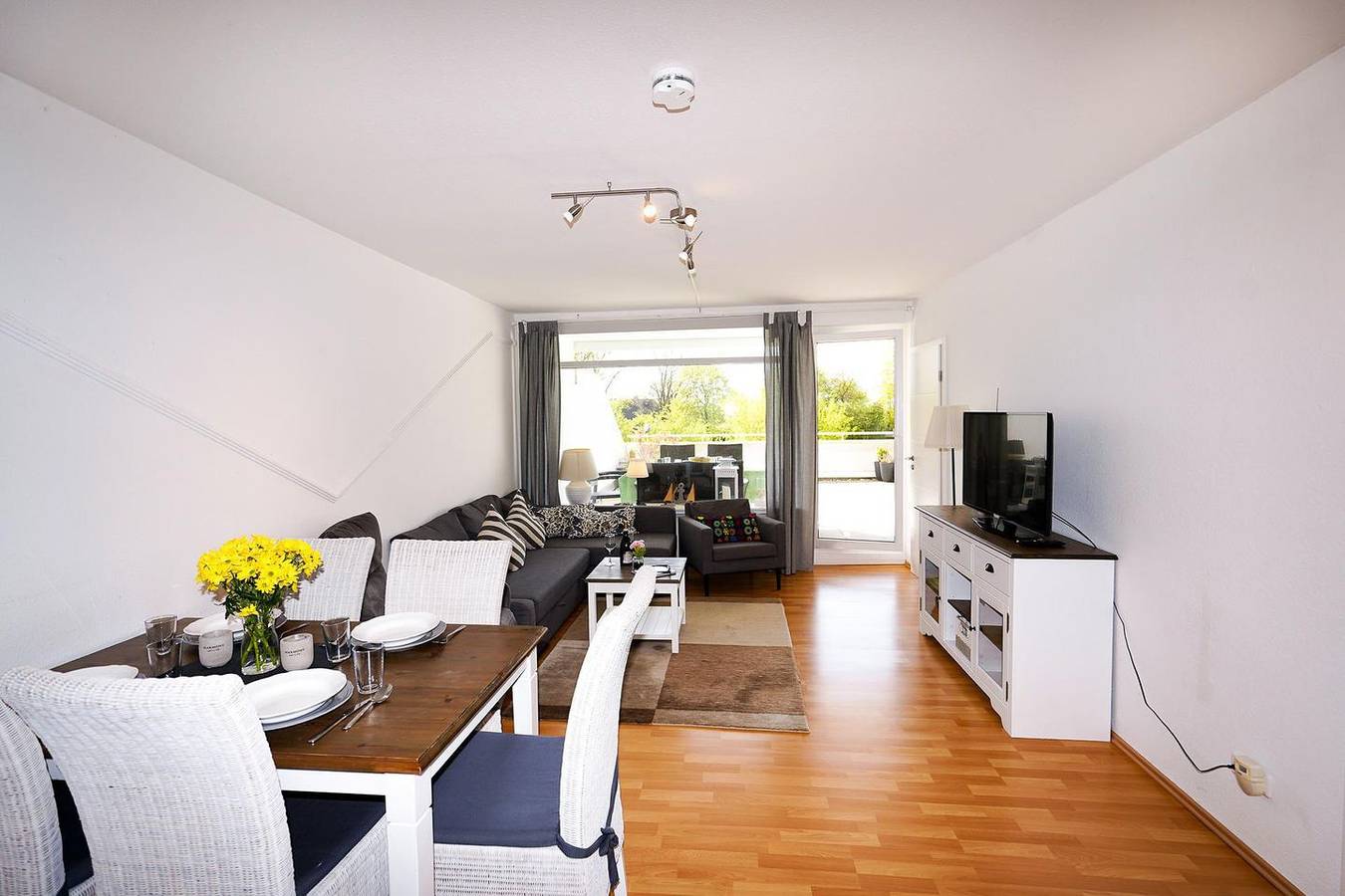 Ganze Wohnung, Apartment Seebrise - auf der großen Terrasse die Seeluft genießen und entspannen in Sierksdorf, Ostholstein