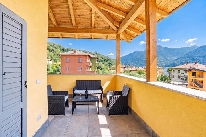 Ferienwohnung für 6 Personen, mit Kinderpool und Seeblick in Comune di San Siro