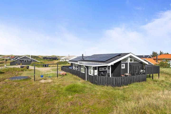 Vakantiehuis voor 6 personen, with Balkon/Terras and Whirlpool as well as Terras and Sauna in Hvide Sande
