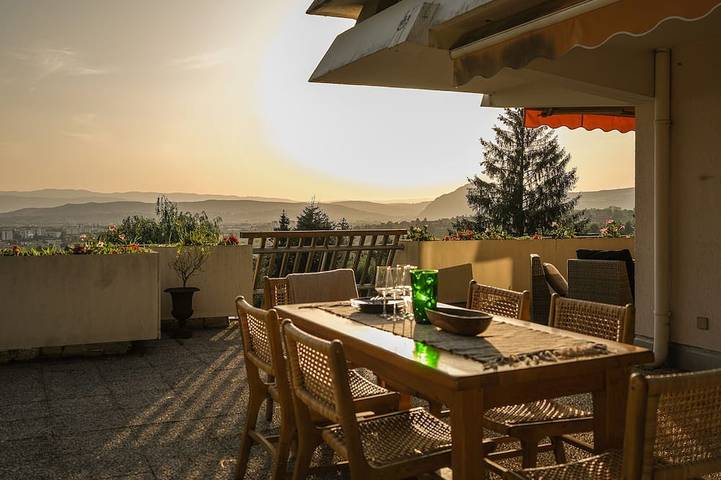 Location de vacances pour 8 personnes, avec piscine et balcon à Annecy-le-Vieux