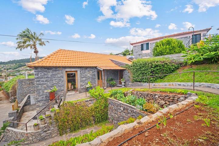 Casa de férias para 2 pessoas, com Terraço e Jardim e ainda Vista em Calheta