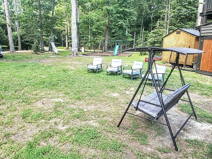 Vacation house for 8 people, with balcony and yard in Virginia