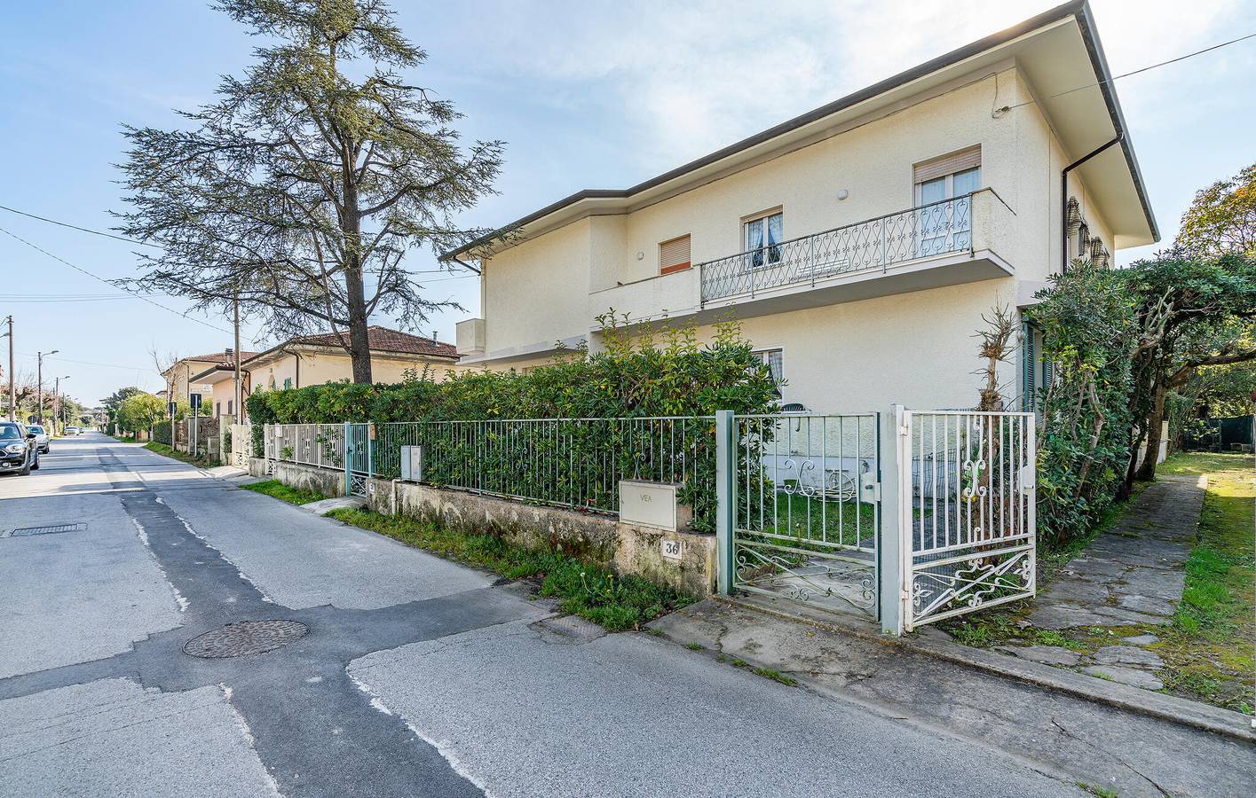 Encantador apartamento de 1 dormitorio con jardín, a 400 m de la playa de Bagno Firenze in Marina di Pietrasanta, Pietrasanta