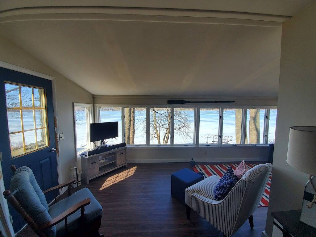 Lakefront cottage on Silver lake near Letchworth Park in Wyoming County
