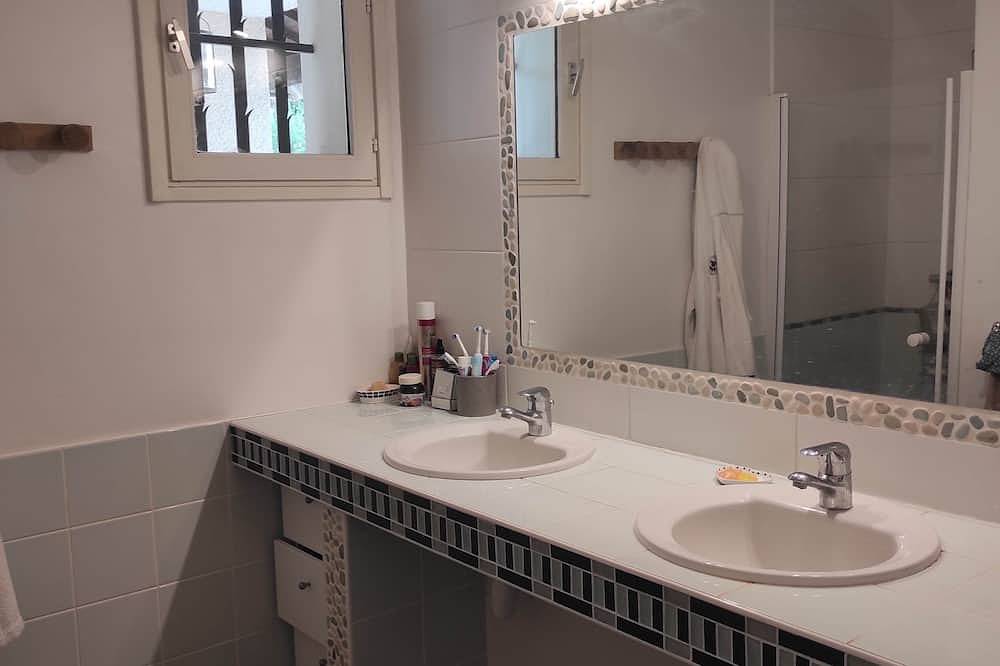 Beautiful villa with secure swimming pool 12 x 6 m near Toulouse, ideal for families! in Balma, Haute-Garonne