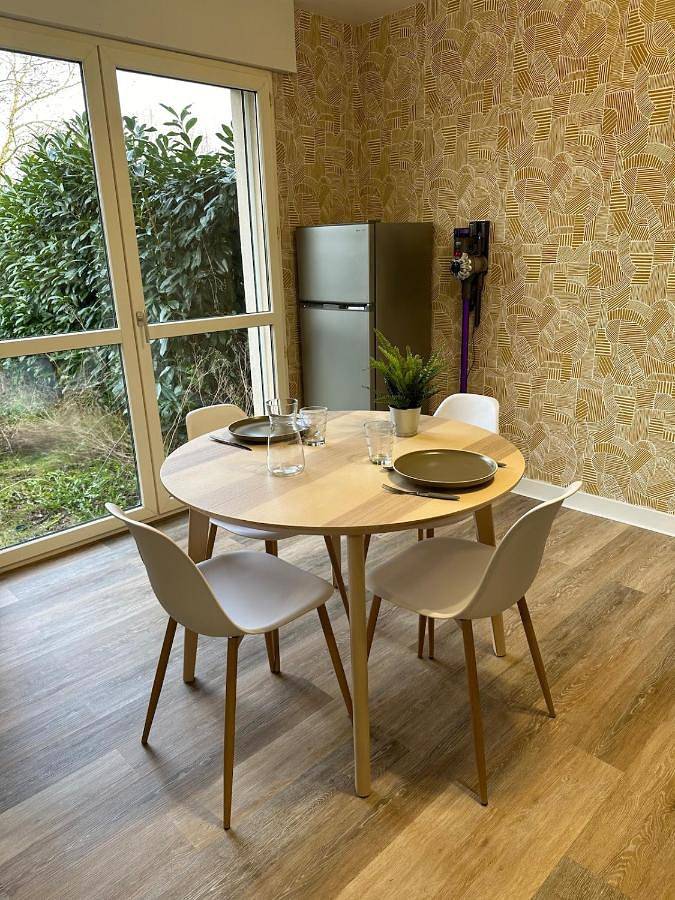 Appartement entier, Le Sainte Hélène - Climatisation - Parking privé - Wifi in Déols, Région de Châteauroux