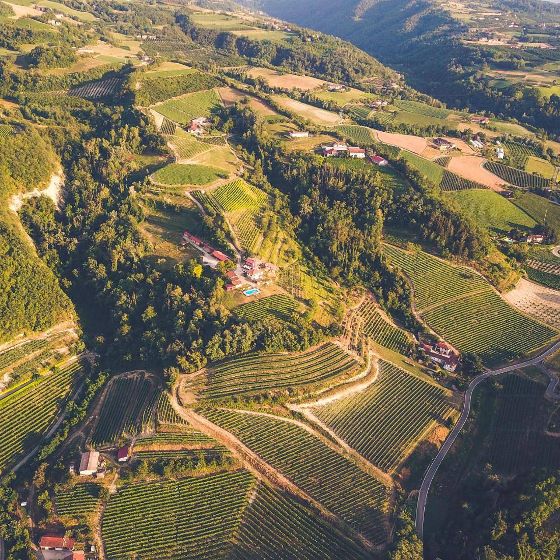 Bed and Breakfast for 4 people with garden in Vesime, Langhe
