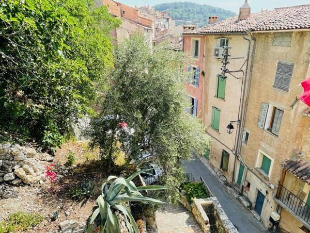 Location de vacances pour 2 personnes, avec balcon et vue à Callas - 2