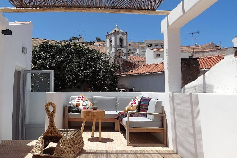 Prachtig huis met dakterras in oude stadskern van Odeceixe in Odeceixe, Costa Alentejana