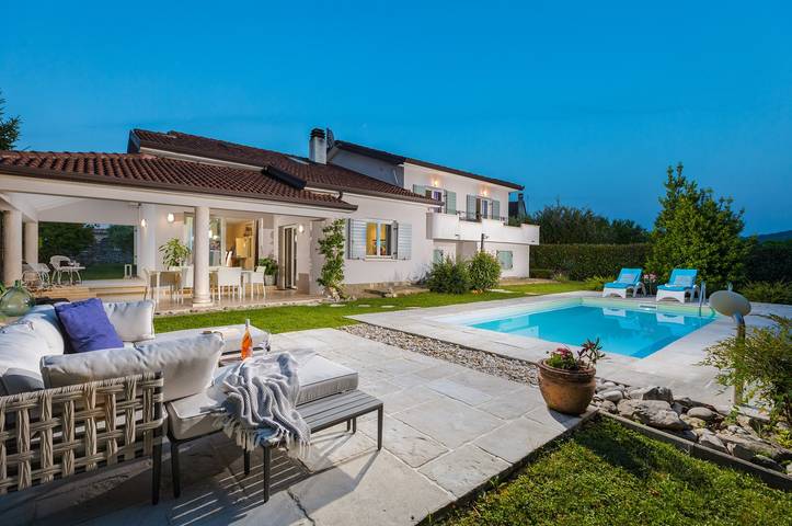 Ferienhaus für 8 Personen, mit Balkon/Terrasse und Garten sowie Pool in Buzet