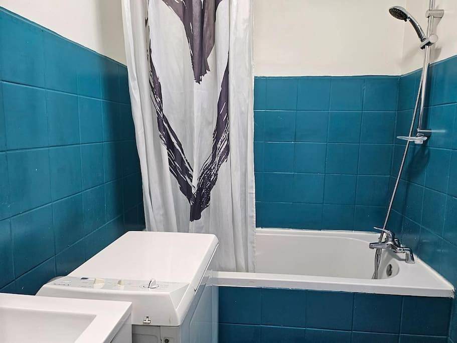 Appartement entier, One-Bedroom Apartment in Neuilly-sur-Marne, Seine-Saint-Denis