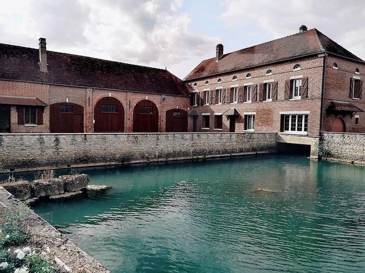 Location de vacances pour 4 personnes, avec Terrasse et Jardin ainsi que Vue sur le lac et Vue dans Percey
