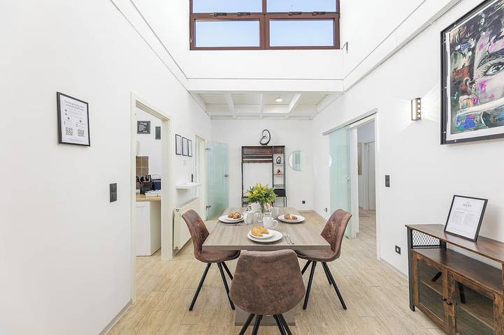 Ganze Wohnung, Ferienwohnung, 150 qm, 8 Gäste, 4 Sz, 2 Bäder, Terrasse mit Grill, 2 Parkplätze in Ludwigshafen, Pfälzer Rheinebene