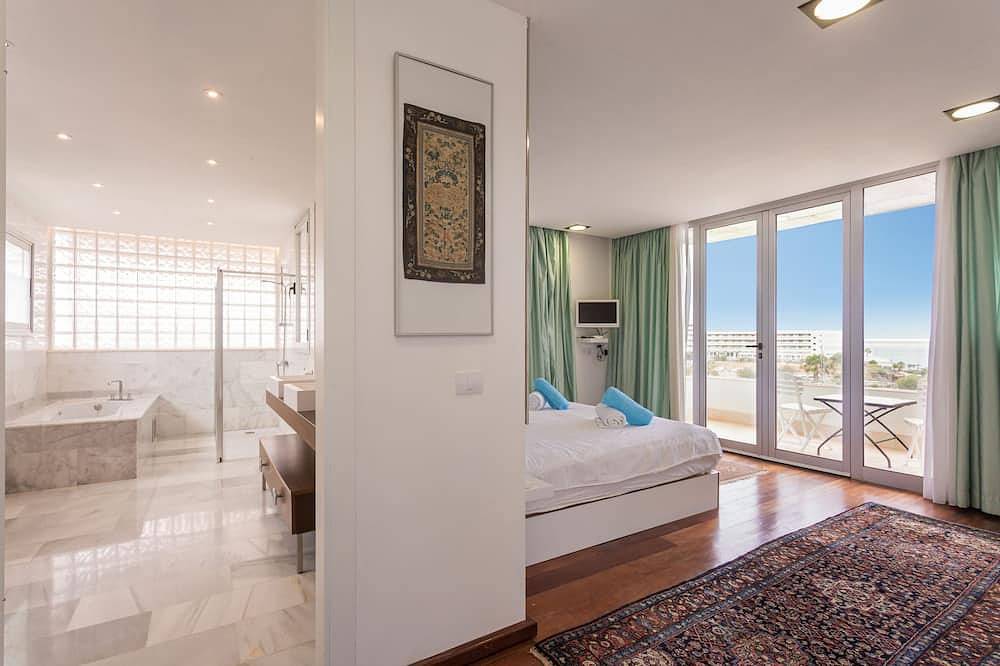 Entire apartment, Unit 4 Amarilla Golf Villas - Amazing 4 bed penthouse - huge terrace - sea views in Las Adelfas, Amarilla Golf