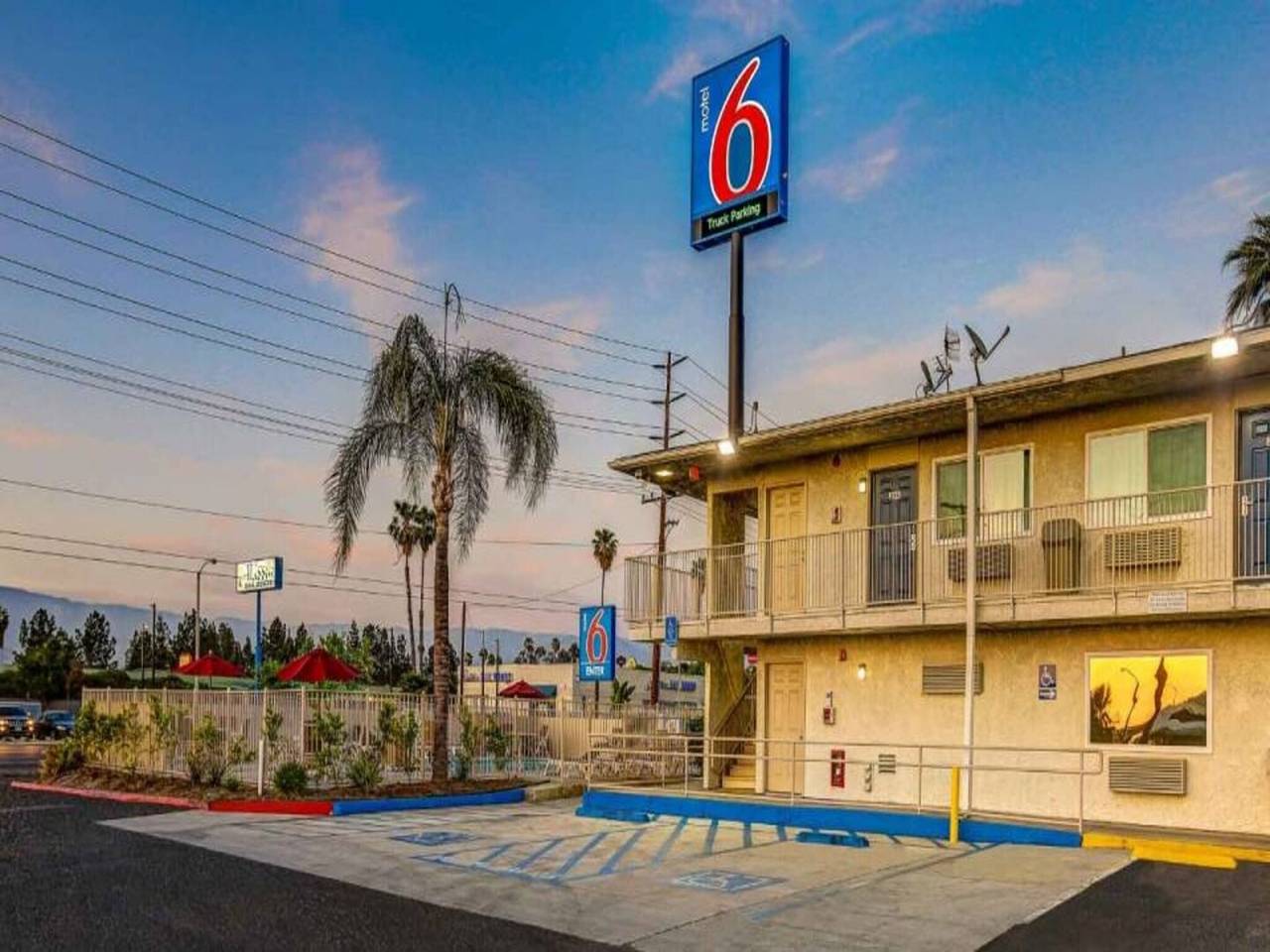 Apartamento entero, 1 cama doble | Ducha adaptada para personas con discapacidad (Ada/Ri) / Lujo in San Bernardino, San Bernardino County