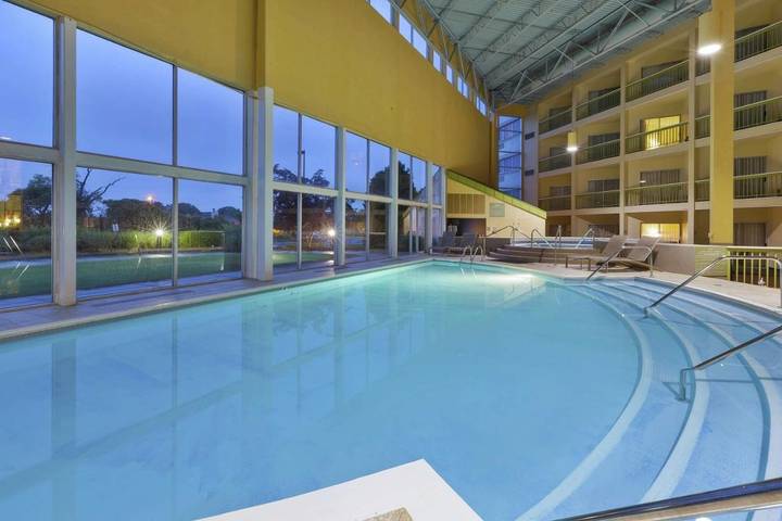 Hôtel pour 5 personnes, avec piscine et balcon
