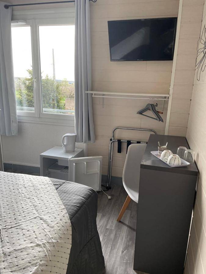 Double Room with Private Bathroom in Noyers-sur-Cher, Région de Romorantin-Lanthenay