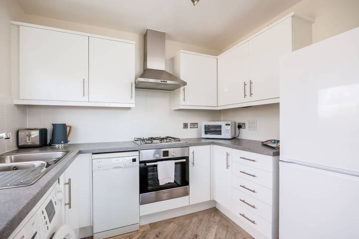 Entire apartment, Isle View - Large Corner Balcony With Harbour Views in Poole, Poole Harbour