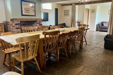 Holiday Rental for 16 People in Tideswell, Peak District, Photo 3