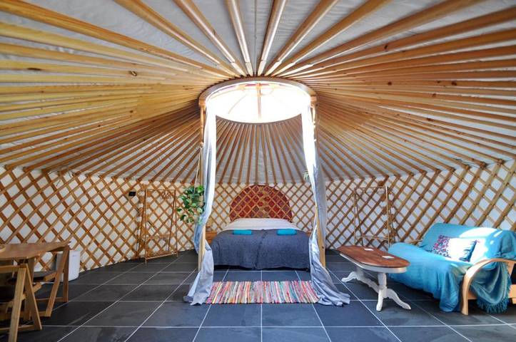 Glamping for 2 people, with garden and view in Cardigan Bay