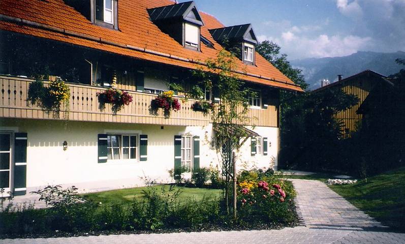 Ganze Ferienwohnung, Haus Lohmayrhof - Ferienwohnung 66 qm, 1 Schlafzimmer, Südterrasse mit Bergblick in Piding, Bayerische Alpen