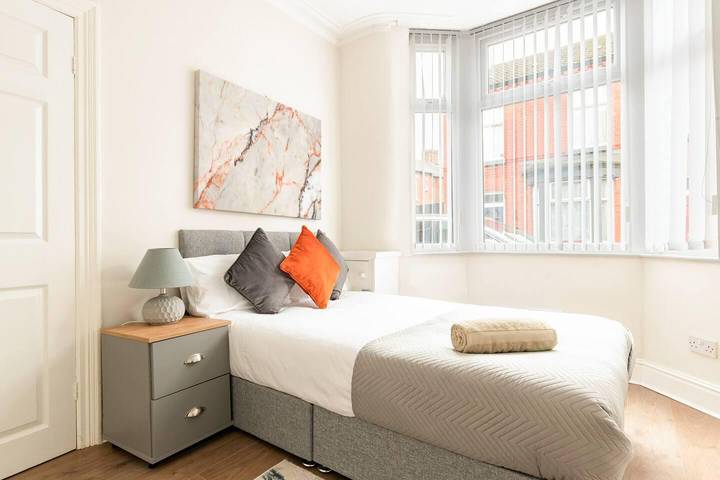 Holiday home for 8 people, with garden in Liverpool