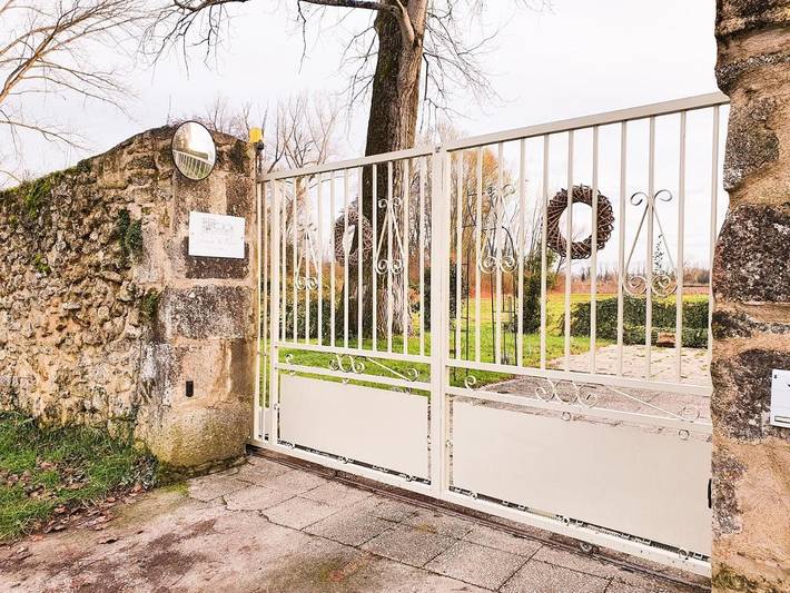 Location de vacances pour 4 personnes, avec jardin ainsi que piscine et vue à Barsac - 2