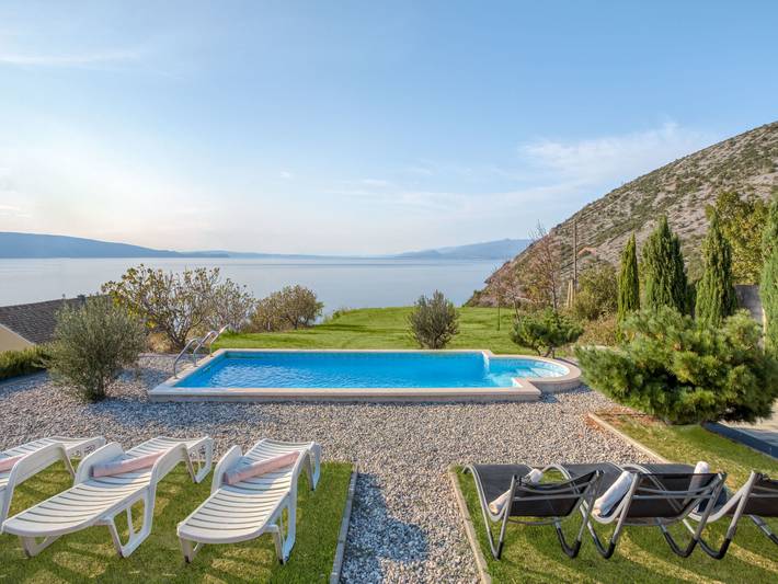 Ferienhaus mit Meerblick für 7 Personen, mit Garten und Pool sowie Balkon in Kvarner Bucht - 2